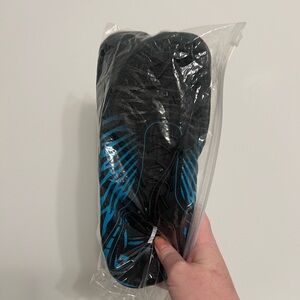 NWT hike footwear black and blue water shoes size 43